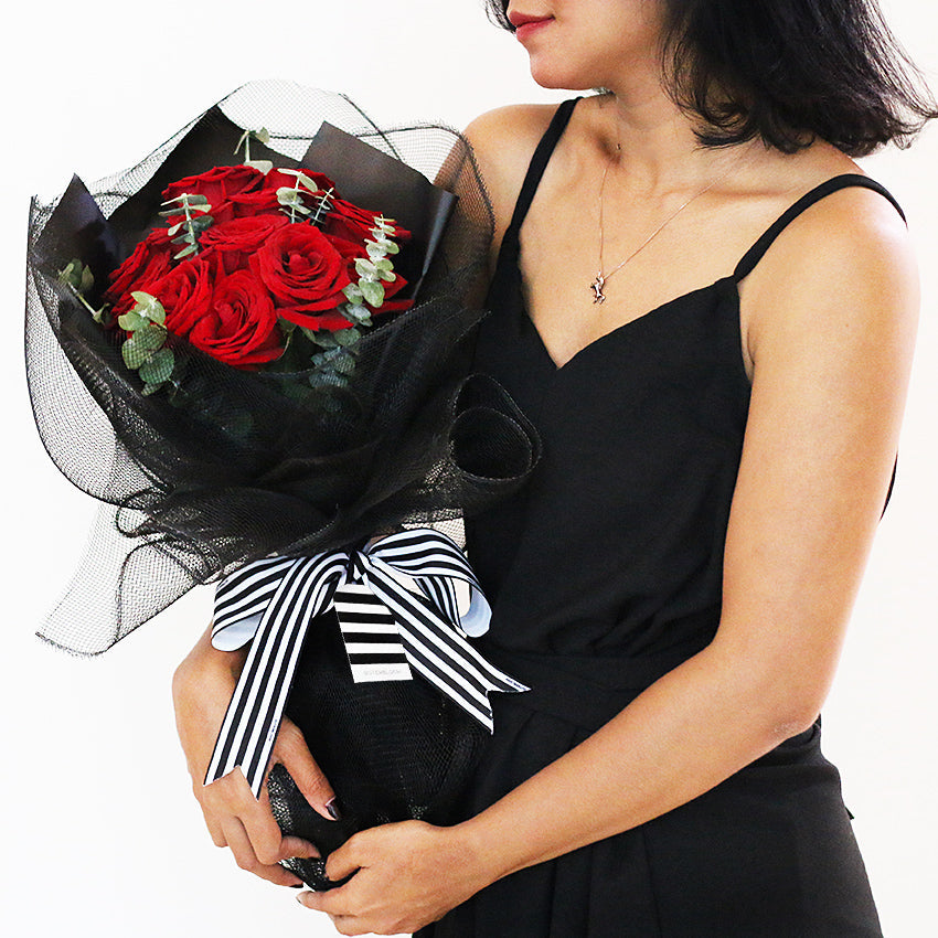 [Valentine] Signature Midnight Kiss Bouquet - Deluxe