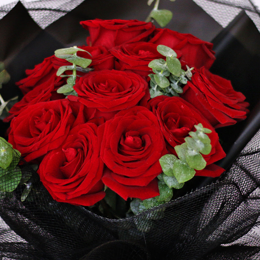 [Valentine] Signature Midnight Kiss Bouquet - Deluxe